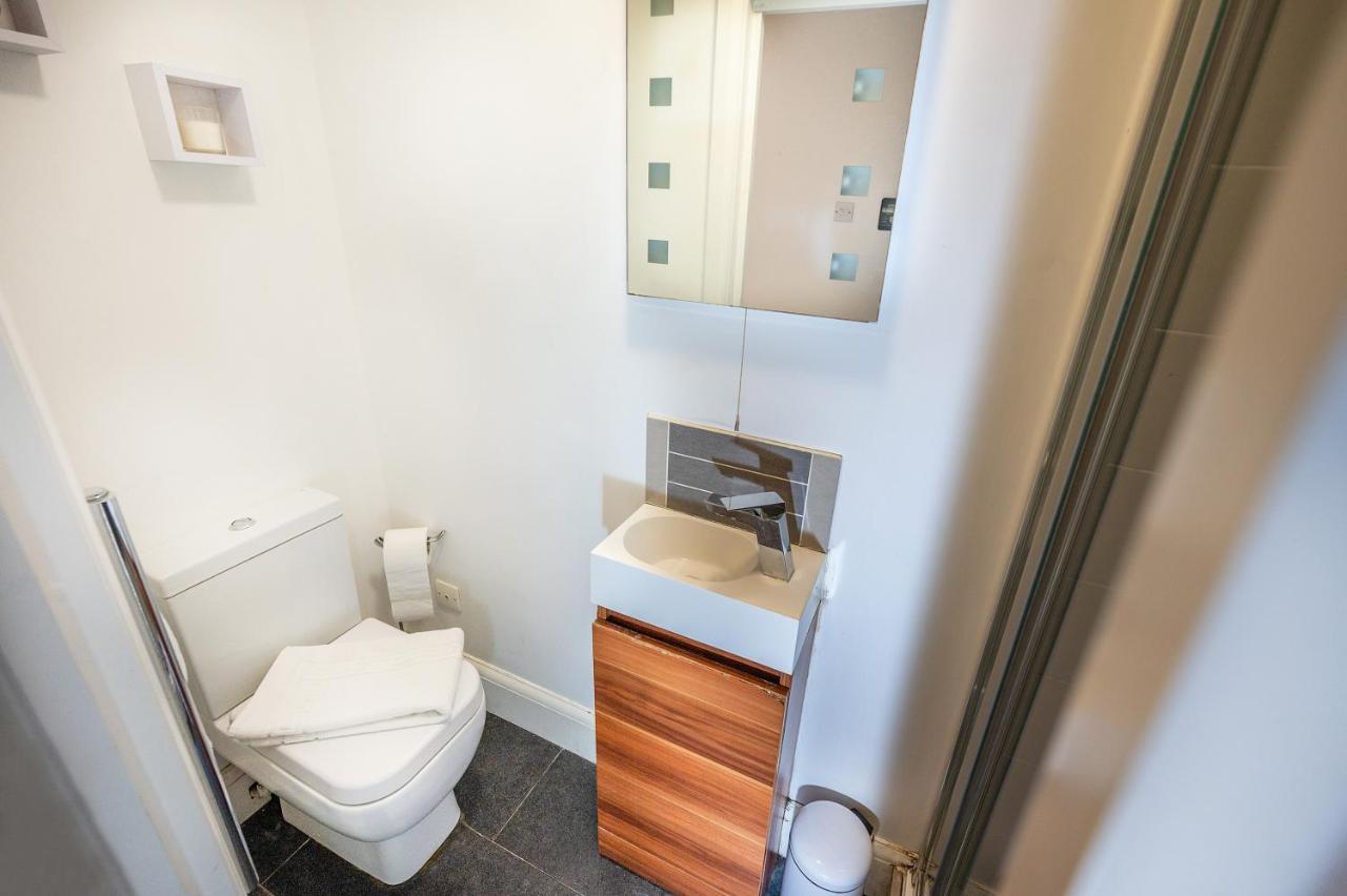Modern & Spacious 2-Bed Flat With Secure Parking Reading Exterior foto