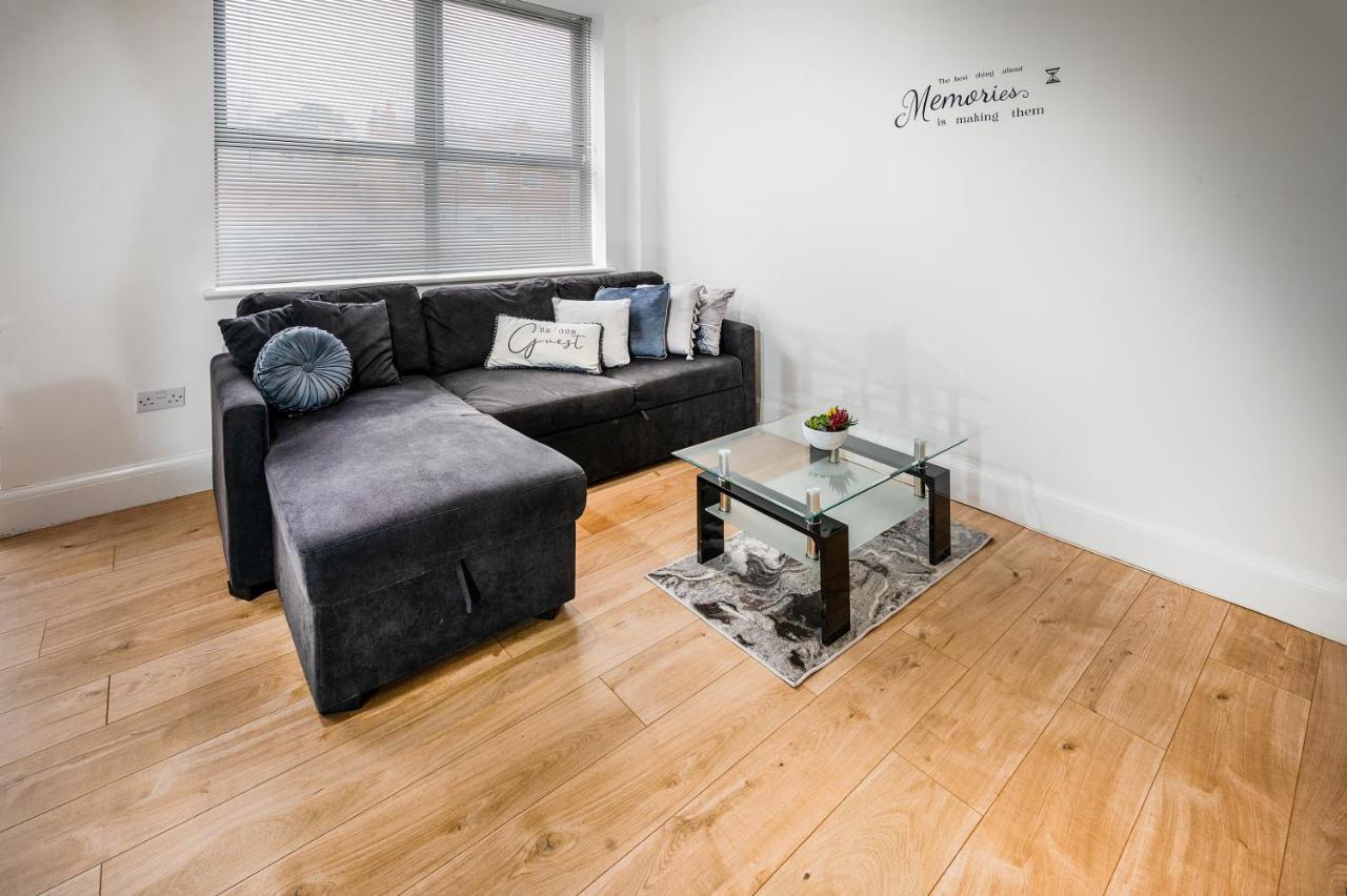Modern & Spacious 2-Bed Flat With Secure Parking Reading Exterior foto