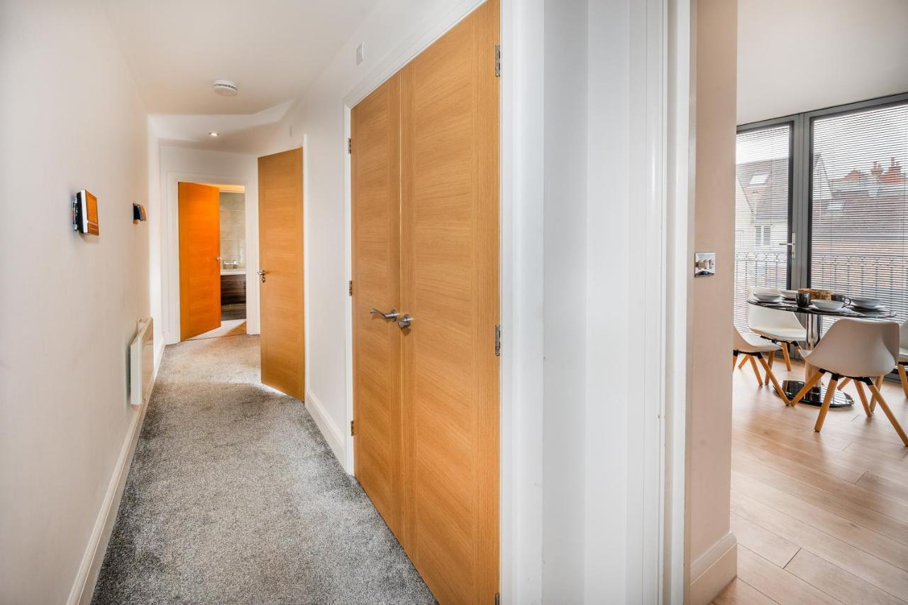 Modern & Spacious 2-Bed Flat With Secure Parking Reading Exterior foto